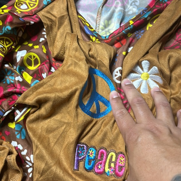 Peace and Love Hippie Costume - Picture 3 of 9